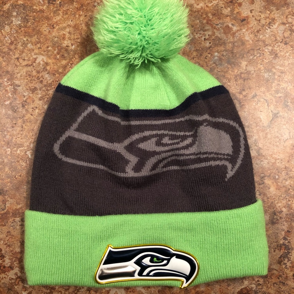 New Era Seattle Seahawks Puffball Beanie